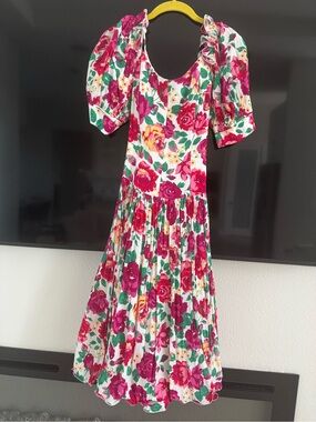 Floral Puff-Sleeve Midi Dress in Fuchsia and Green